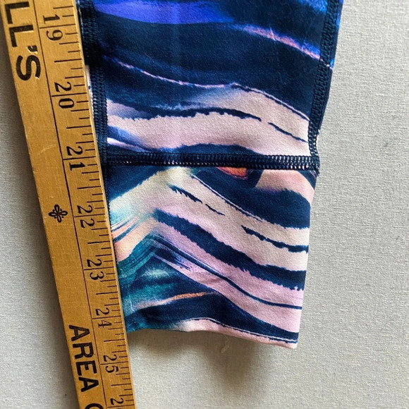 Vuori high waisted multi colour leggings  Sz 27" (M/L) - Picture 9 of 9